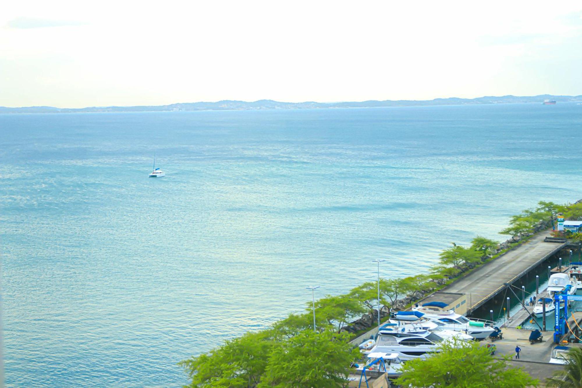 Cloc Marina Vista Mar P/ A Baia De Todos Os Santos Apartment Салвадор Екстериор снимка
